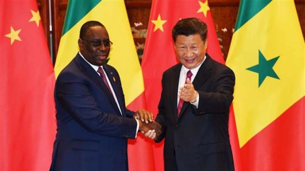 La Francia cerca di recuperare terreno dietro alla Cina in Africa