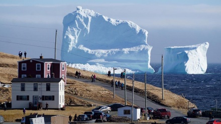 Iceberg minaccia paesino Groenlandia