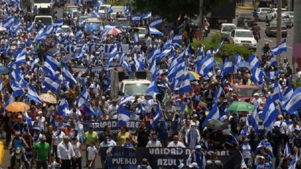 Rival protesters march in Nicaragua amidst unrest, mounting death toll