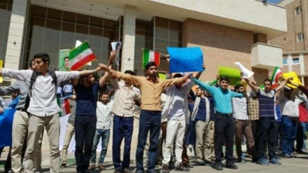 Iranian students rally to protest IAEA inspections of universities