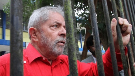 Brasil: Guerra de juizes/ Lula permanece preso. 