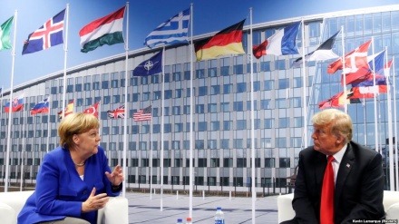 Merkel mirëpret dialogun ndërmjet Trumpit dhe Putinit
