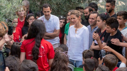 राष्ट्रपति बश्शार असद और उनकी पत्नी ने सैन्य परिवारों और घायलों से मुलाक़ात की + फ़ोटो