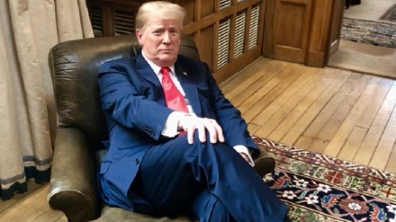 チャーチルの椅子に座ったトランプ大統領の画像に対する反発