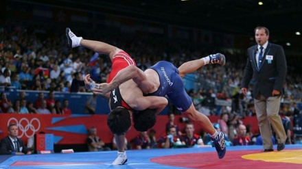 レスリング世界カデット選手権の男子フリースタイルで、イランが優勝