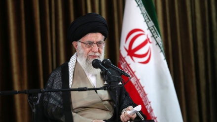 Aiatolá Khamenei: Falar com EUA é 'inútil', mas deve continuar com UE (+fotos)