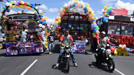 Zbukurimi i autobusëve në Guatemala në ditën e Shën Kristoferit 