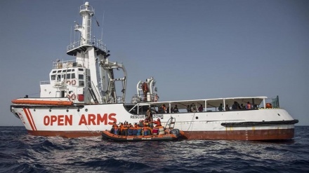 Buque humanitario Open Arms llega a España