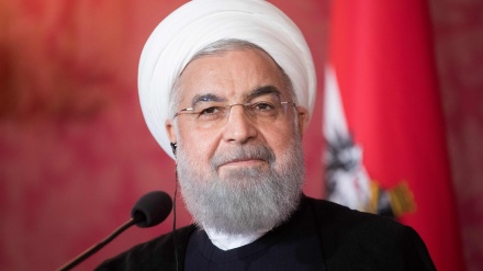  روحانی: جهان و اروپا برای حفظ هویت خود در برابر یکجانبه گرایی آمریکا بایستند 