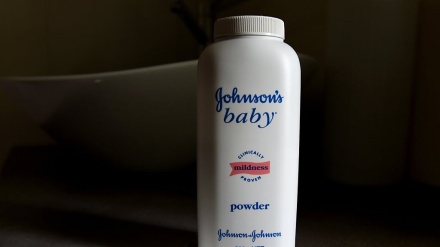 Johnson & Johnson yashtakiwa Kenya kwa kuwauzia watu poda iliyopigwa marufuku Ulaya, Marekani
