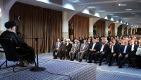 ハーメネイー師が、各国に駐在するイランの大使や公使、そしてイラン外務省の責任者らと会談する