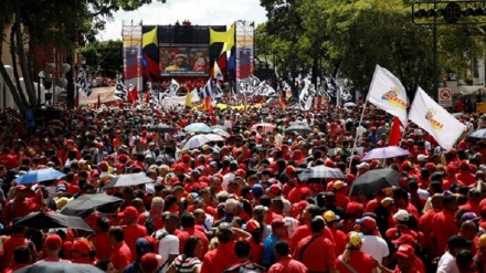 Venezuela: il popolo scende in piazza a sostegno di Maduro