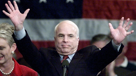 अमेरिकी राष्ट्रपति ट्रम्प के कट्टर विरोधी जॉन मैकेन का निधन