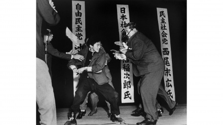 １９６０年の浅沼稲次郎暗殺事件の瞬間の写真が、プレスＴＶで検討