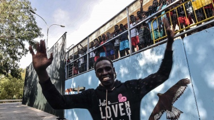 Más de 10 inmigrantes entran en Ceuta tras saltar la valla