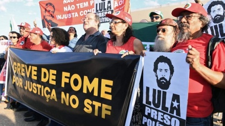 Grupo pró-Lula inicia greve de fome e é retirado do STF por seguranças