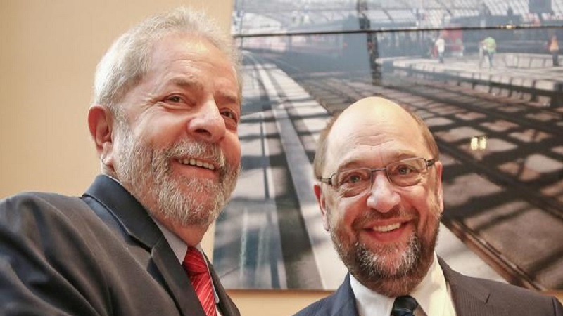 Ex-presidente do Parlamento Europeu visita Lula na prisão