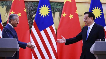 Malaysia, China agree to bolster ties as Mahathir pays fence-mending visit to Beijing