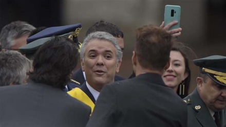 Colombia swears in new president, fate of FARC deal in limbo