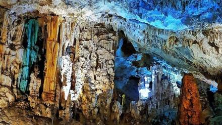 コフギルーイェブーイェルアフマド州のデフシェイフ洞窟