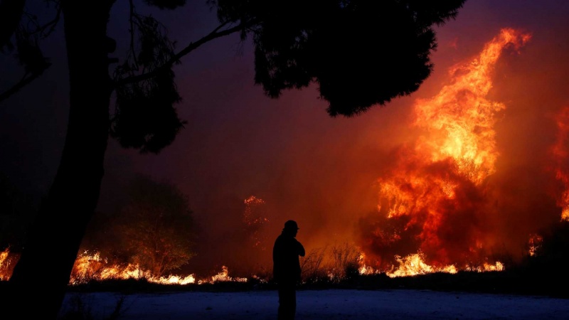 Mais de 500 bombeiros combatem incêndio em Portugal