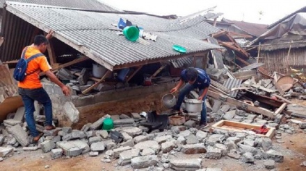 Mueren 82 personas en terremoto en Indonesia+video