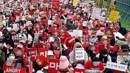 韓国で女性に対する盗撮に抗議する大規模な集会が実施