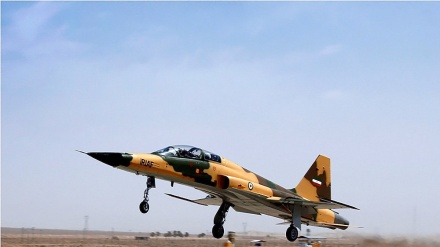 Iran: Kowsar,  il primo aereo da caccia di produzione nazionale