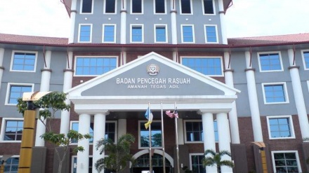 Komisi Antikorupsi Malaysia Tahan Pejabat Kementerian SDM