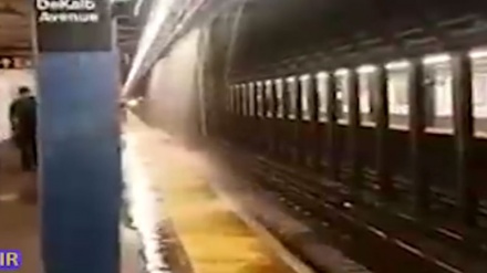Нью-Йорк метро станциясидаги шаршара. (ВИДЕО)