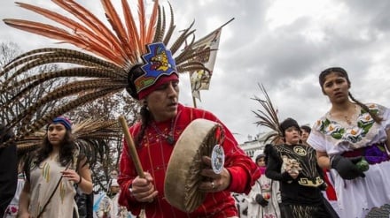 アメリカの先住民が、同国政府との条約の破棄を追求