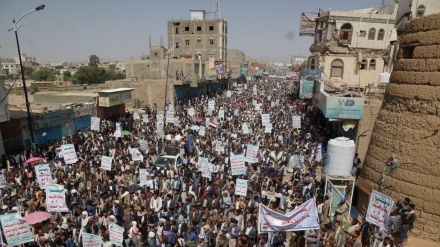 A grande manifestação dos iemenitas contra atos brutais da Arabia Saudita 