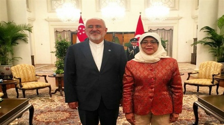 Zarif meets with Singapore’s President, FM 
