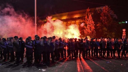 Hundreds of Romanians injured in anti-corruption rally