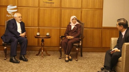 İroni xarıci vəzir de Sinqapuri prezident və xarıci vəzir vindemonış karde, ASEAN həm bə ətomiyə sazışi oqəte təsdiğış karde. 