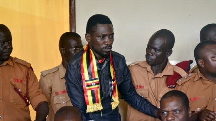 Mpinzani wa Rais Museven, Bobi Wine akamatwa baada ya kupasishwa kugombea urais