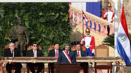 Posse de novo presidente no Paraguai mantém hegemonia do Partido Colorado
