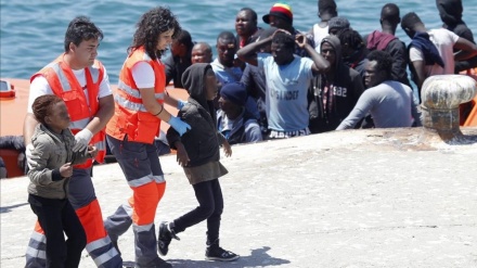 El Gobierno negociará con las comunidades el reparto de menores inmigrantes