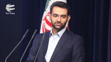 Eýranyň aragatnaşyklar we Informasiýa ministri Türkmentel-2018 atly sergisine gatnaşdy