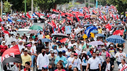 Thousands march in rival rallies in Nicaragua