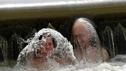 Vala e të nxehtit anë e mbanë  botës