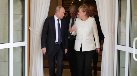 Merkel recebe hoje Putin para falar de Síria, Ucrânia, Irã e economia