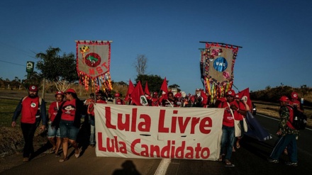 Miles de brasileños apoyan candidatura de Lula a la presidencia