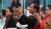 Presiden RI Joko Widodo bersama ibu negara di acara pembukaan Asian Games 2018