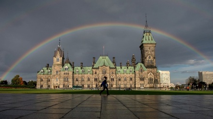 Suspensão de bolsas de estudo pode tirar milhares de estudantes do Canadá e afetar atendimento de até 25 mil pacientes