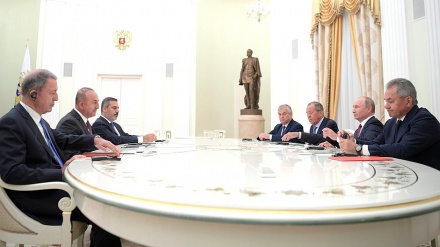 Путин: Россия, Эрон ва Туркия ҳамкорлиги Сурия бўҳронини ҳал этишда катта туртки берди