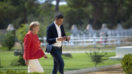 Merkel y Sánchez acuerdan reforzar el eje antixenófobo en la UE