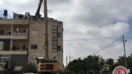 Israel derrumba viviendas y estructuras de palestinos en Al-Quds y Cisjordania