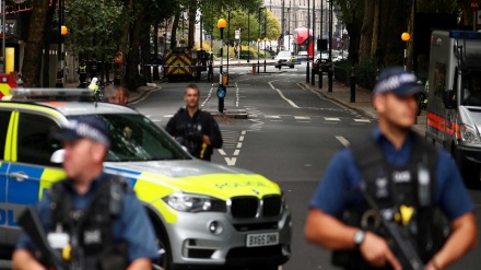 Carro embate contra barreiras em Westminster. Há feridos