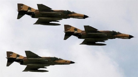 Irans Armee und Revolutionsgarden starten Luftmanöver in Persischer-Golf-Region